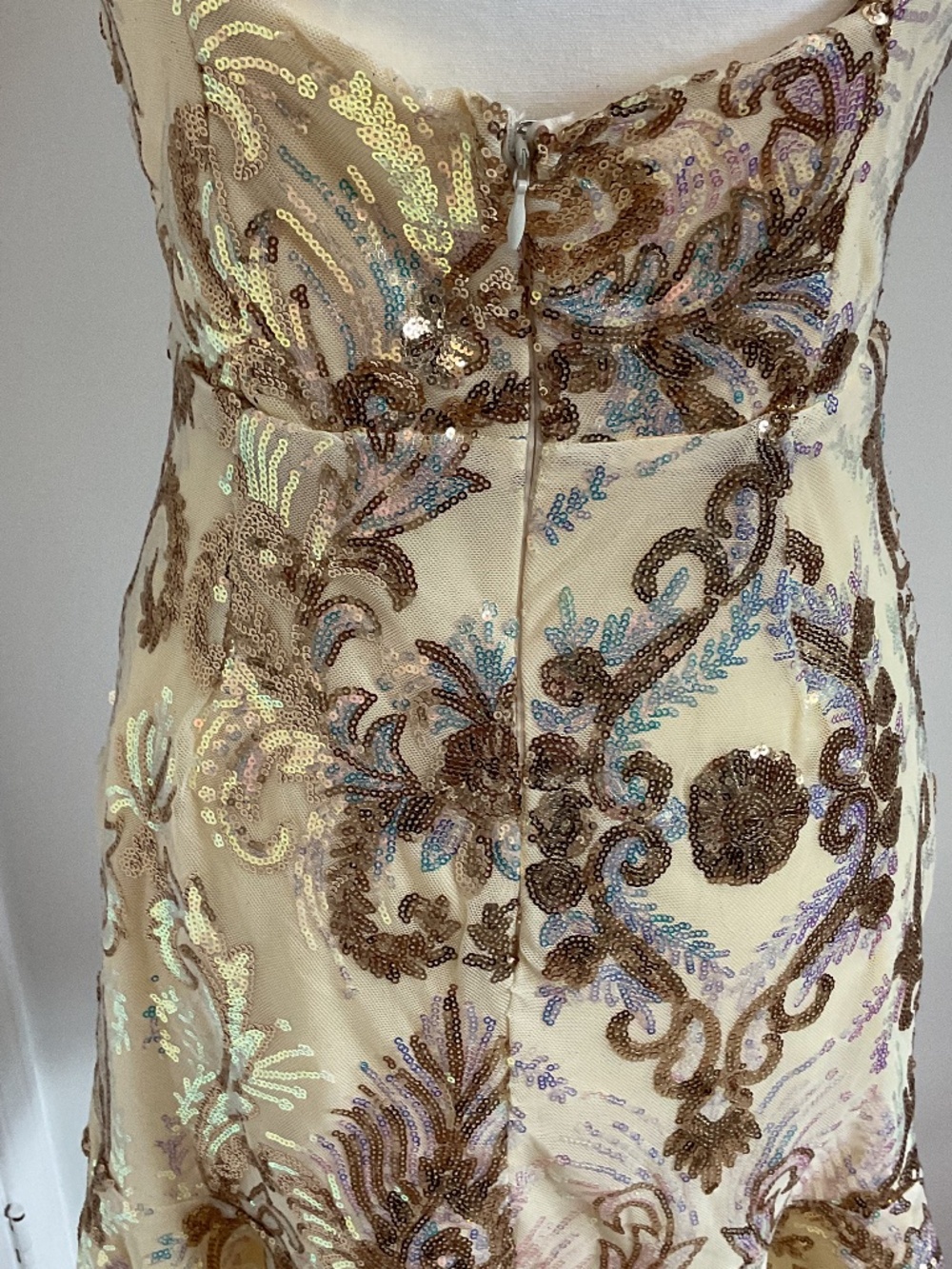🤩One and Only Sequin Embellished Scoop Neck Ruffle Hem Mini Dress Gold - size L - Picture 7 of 8